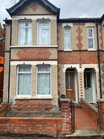 Berks Luxury Serviced Apartments,5 Bedrooms, 5 Double Beds, 2 Bathrooms, Free Super Fast Wifi & Parking Earley Exterior photo