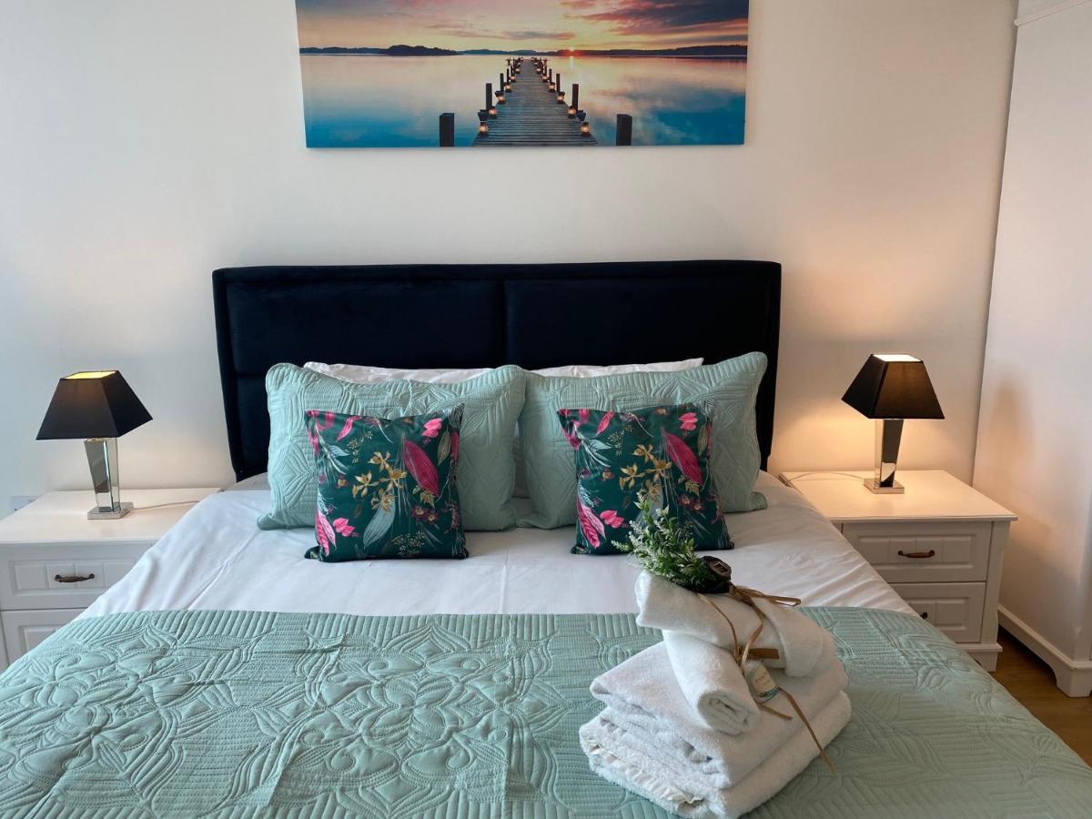 Berks Luxury Serviced Apartments,5 Bedrooms, 5 Double Beds, 2 Bathrooms, Free Super Fast Wifi & Parking Earley Exterior photo