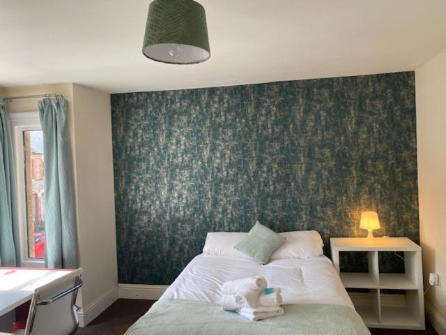 Berks Luxury Serviced Apartments,5 Bedrooms, 5 Double Beds, 2 Bathrooms, Free Super Fast Wifi & Parking Earley Exterior photo