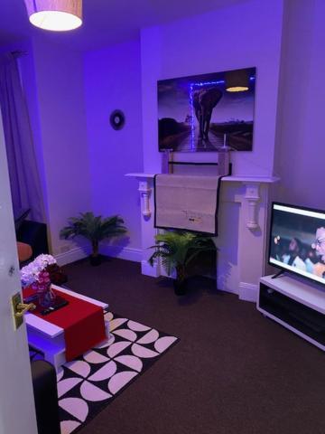 Berks Luxury Serviced Apartments,5 Bedrooms, 5 Double Beds, 2 Bathrooms, Free Super Fast Wifi & Parking Earley Exterior photo